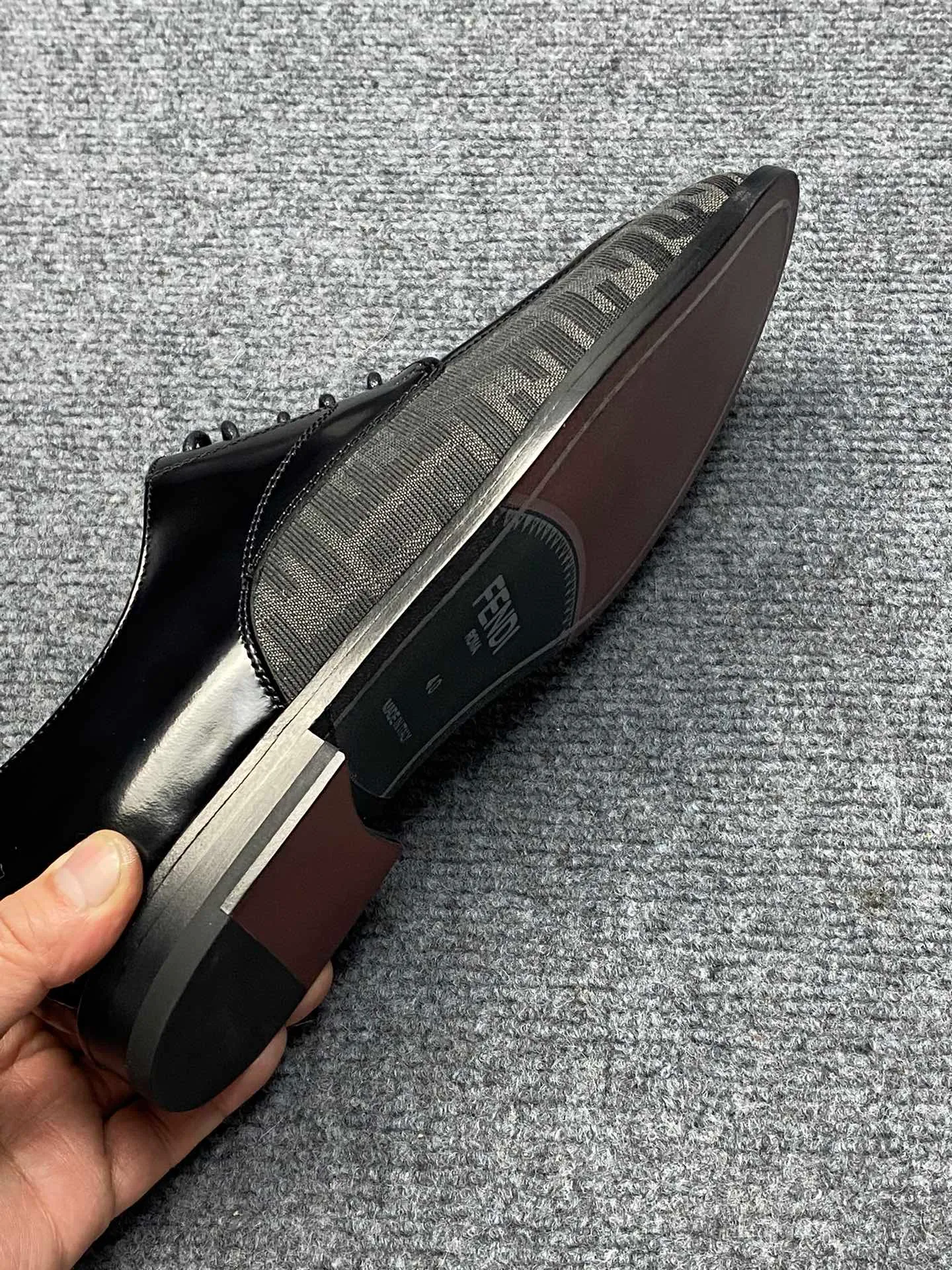 Factory price 960FENDI Fendi men's breathable and comfortable leather shoes. Original development. The leather outsole is made of leather. Counters copy one to one. Imported counter cowhide. Imported water dyes cattle. 38 to 44. (45.46. can be ordered. 47.